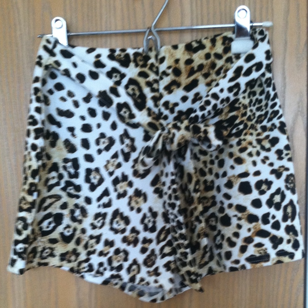 (NWT )   Cheetoh Print Tie Waist Shorts